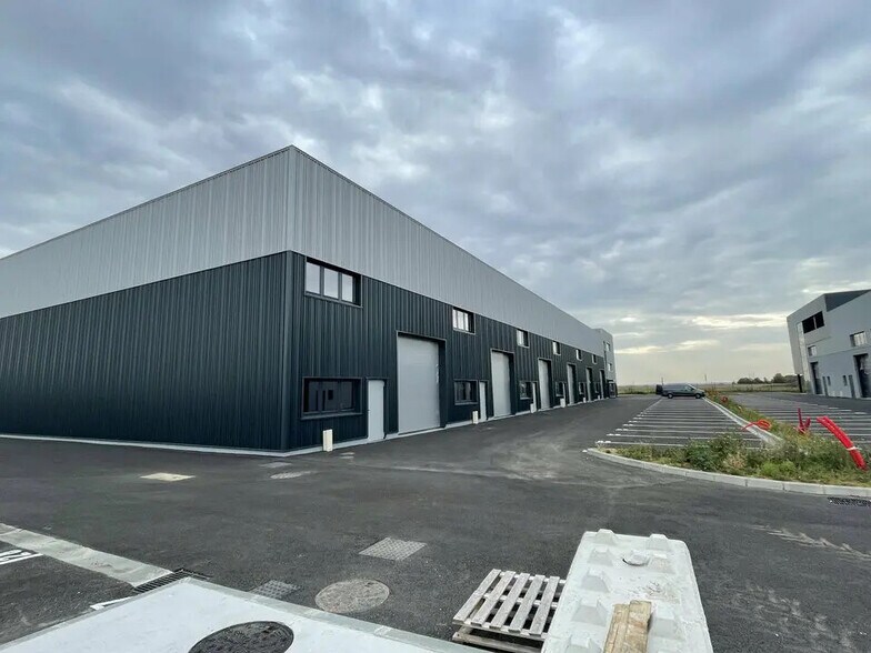 Office in Le Mesnil-Amelot for lease - Building Photo - Image 1 of 8