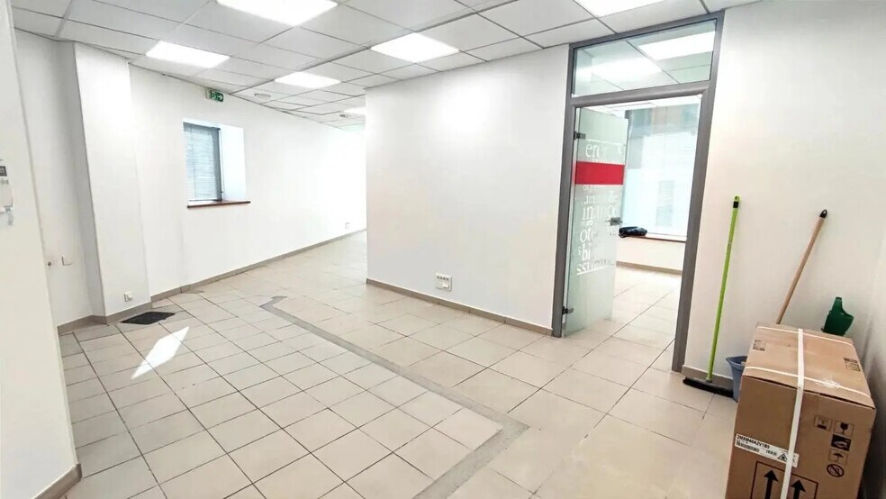 Office in Nice for lease - Interior Photo - Image 3 of 5