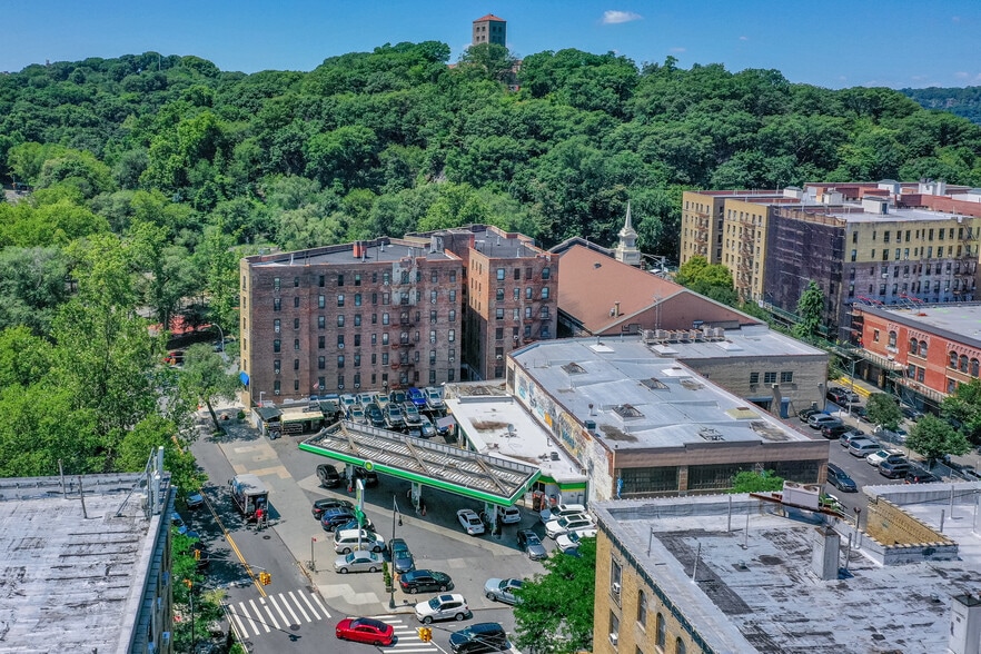 242 Dyckman St, New York, NY for sale - Primary Photo - Image 1 of 10