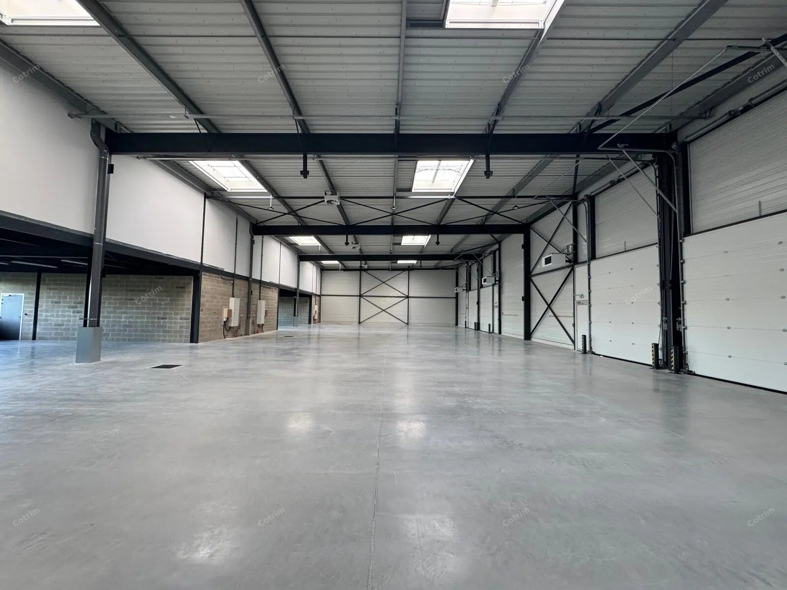 Industrial in Reims for lease Interior Photo- Image 1 of 7