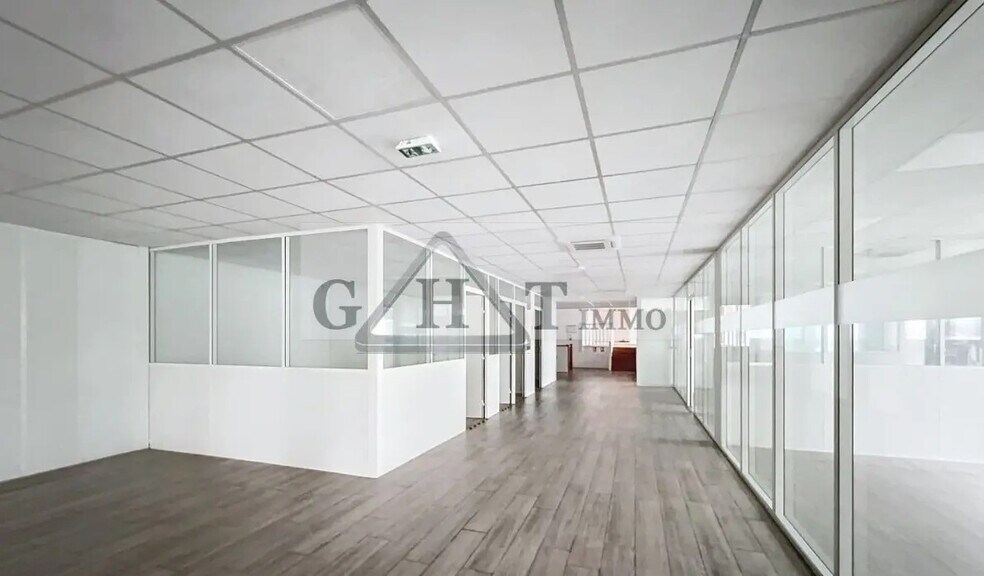 Office in Brie-Comte-Robert for lease - Interior Photo - Image 2 of 3