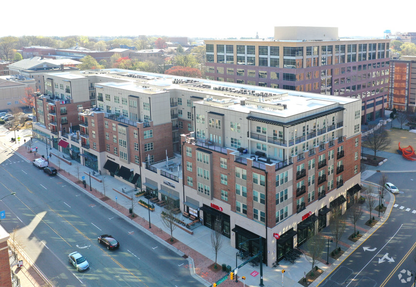 123-143 W Franklin St, Chapel Hill, NC for lease - Primary Photo - Image 1 of 2