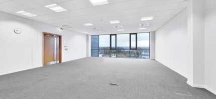 2 Harvest Dr, Newbridge for lease Interior Photo- Image 1 of 2