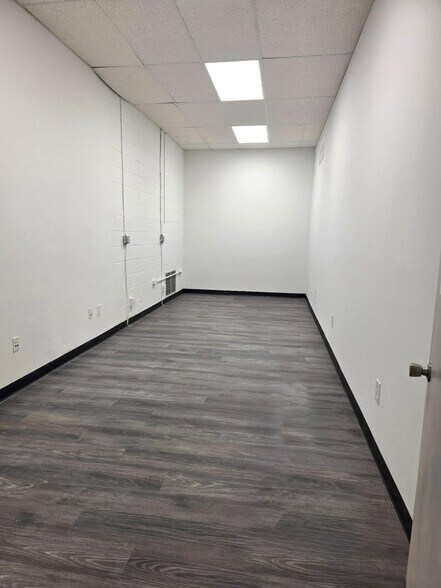 401-425 E Hunting Park Ave, Philadelphia, PA for lease - Building Photo - Image 2 of 4