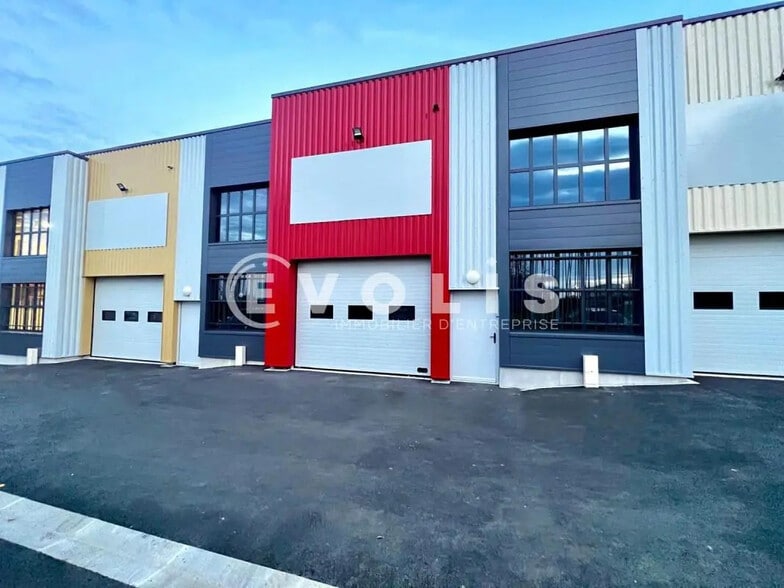 Flex in Ormoy for lease - Building Photo - Image 1 of 7