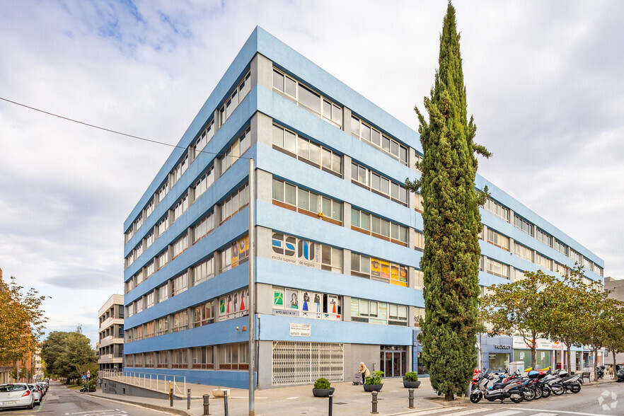 Office in Sant Cugat Del Vallès, Barcelona for sale - Primary Photo - Image 1 of 4