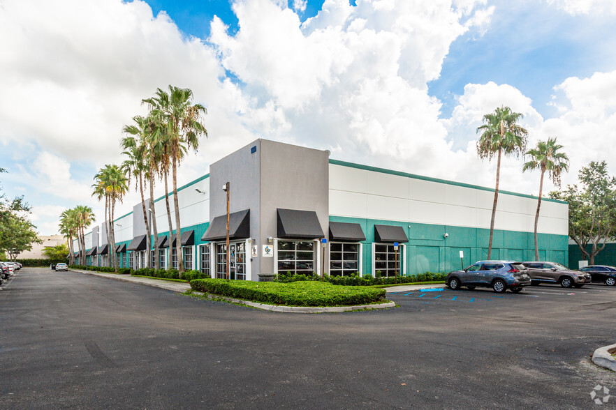 16200 NW 59th Ave, Miami Lakes, FL for lease - Building Photo - Image 1 of 6