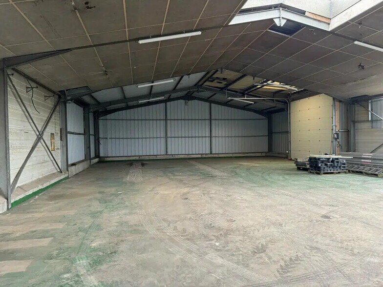 Industrial in Plouédern for lease - Interior Photo - Image 2 of 3