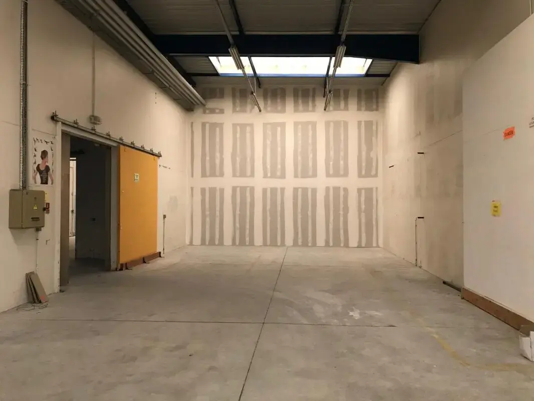 Flex in Carquefou for lease Interior Photo- Image 1 of 3