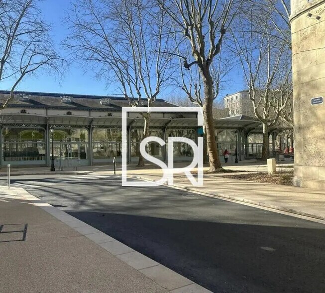 Retail in Vichy for lease - Building Photo - Image 3 of 10