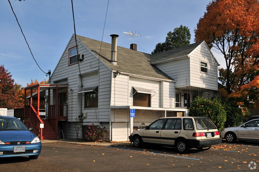 18531 E Burnside St, Portland, OR for sale - Primary Photo - Image 1 of 1
