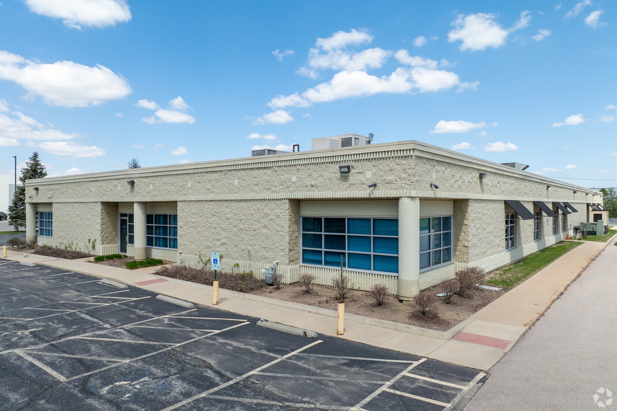 9942 N Alpine Rd, Machesney Park, IL for sale Primary Photo- Image 1 of 13