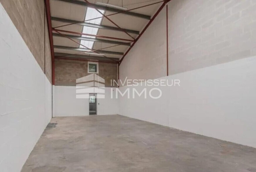Flex in Grigny for lease - Interior Photo - Image 2 of 4