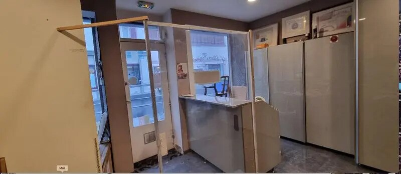 Retail in Paris for sale Interior Photo- Image 1 of 6