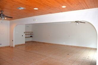 200-220 Hibiscus St, Jupiter, FL for lease Interior Photo- Image 2 of 5