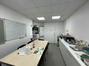 Retail in Limonest for lease Interior Photo- Image 2 of 5