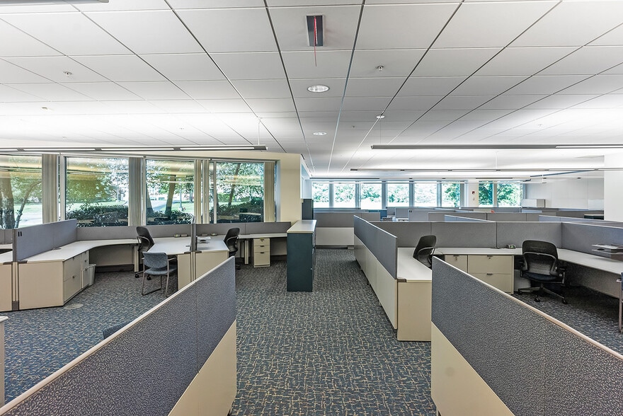 75 Sam Fonzo Dr, Beverly, MA for lease - Interior Photo - Image 3 of 10