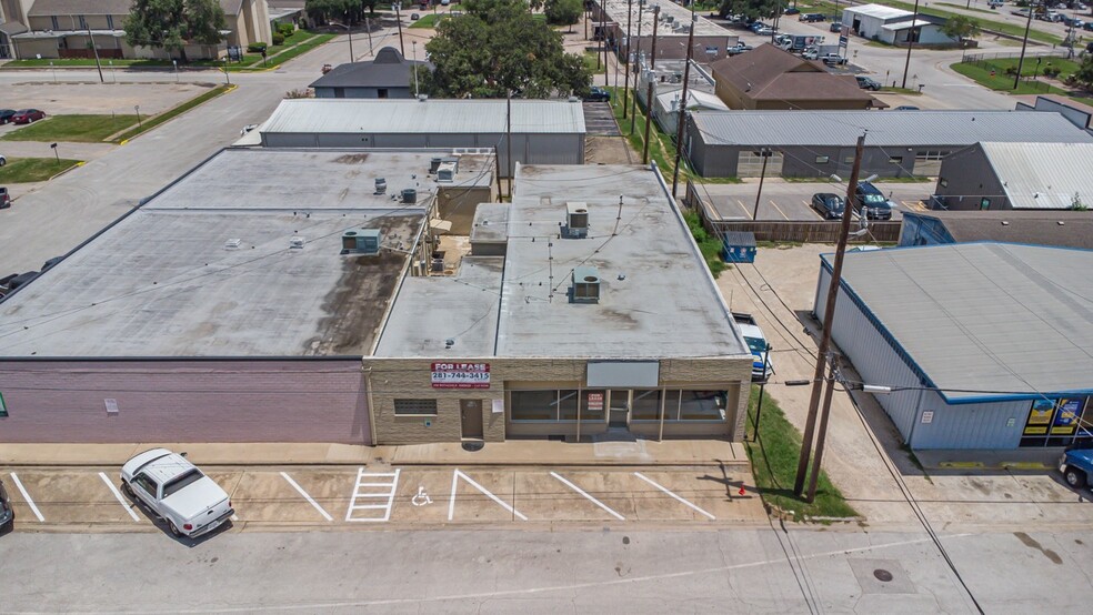 818 Avenue B, Katy, TX for lease - Building Photo - Image 1 of 22