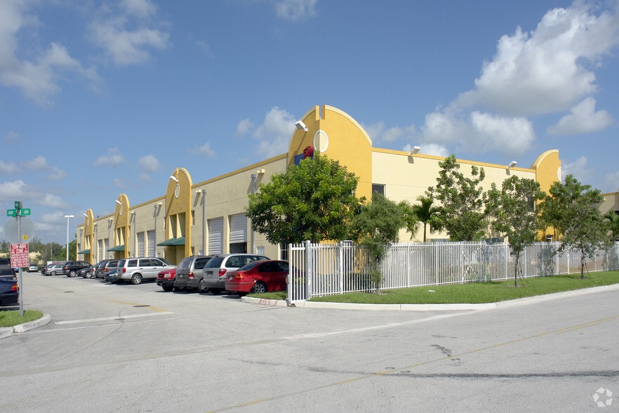 5920-5930 NW 99th Ave, Miami, FL for sale - Primary Photo - Image 1 of 16