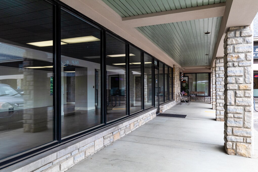 20902160 Tremont Center, Upper Arlington, OH 43221