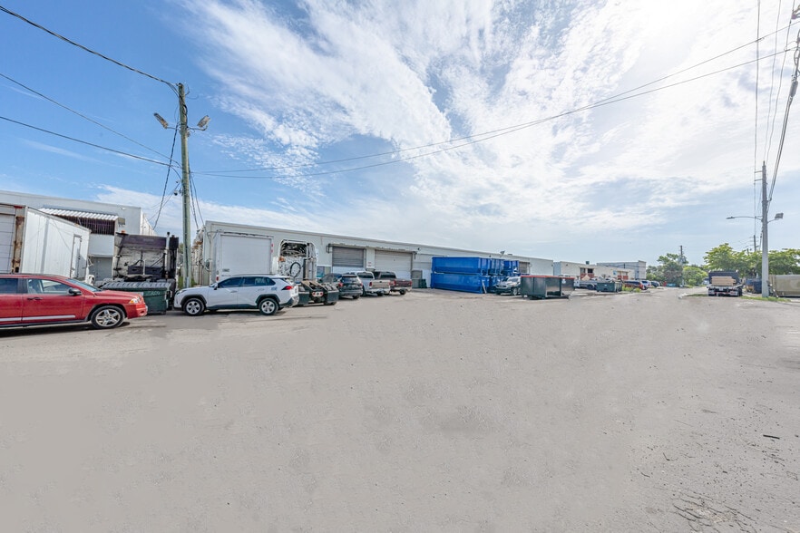 2335-2337 NW 149th St, Opa Locka, FL for lease - Building Photo - Image 2 of 13