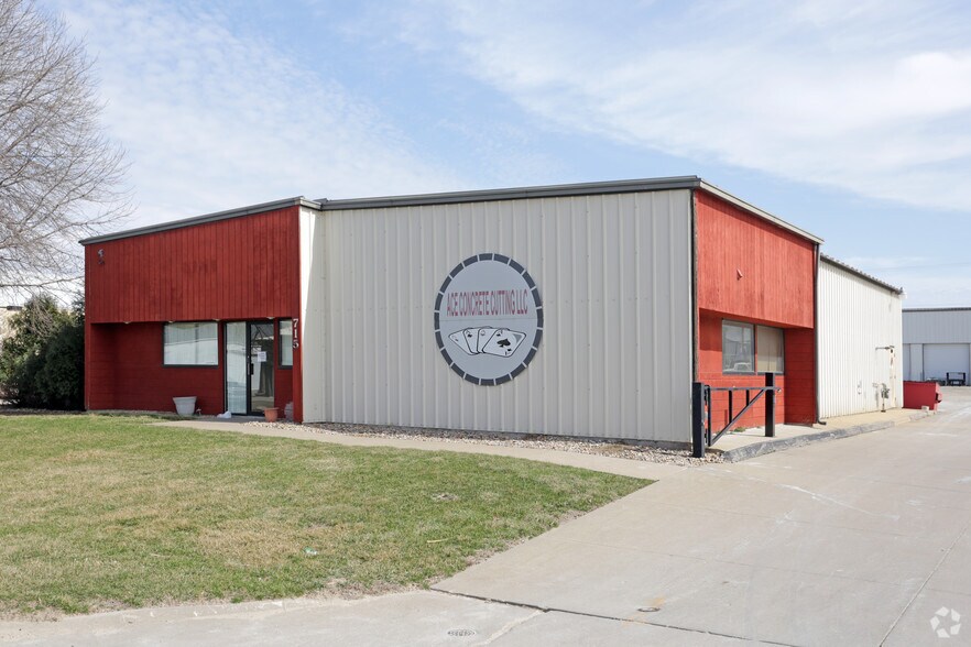 715 49th St, Marion, IA for sale - Primary Photo - Image 1 of 1