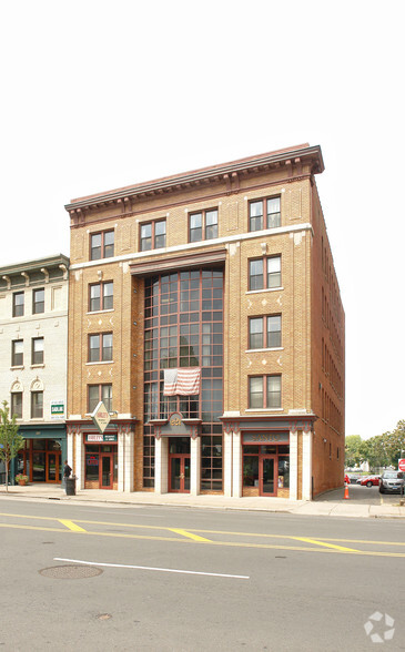 213-221 Main St, Hartford, CT for lease - Primary Photo - Image 1 of 5