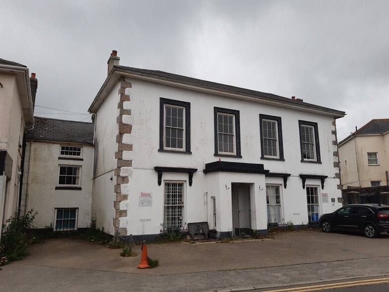 11 Basset Rd, Camborne for sale - Primary Photo - Image 1 of 1