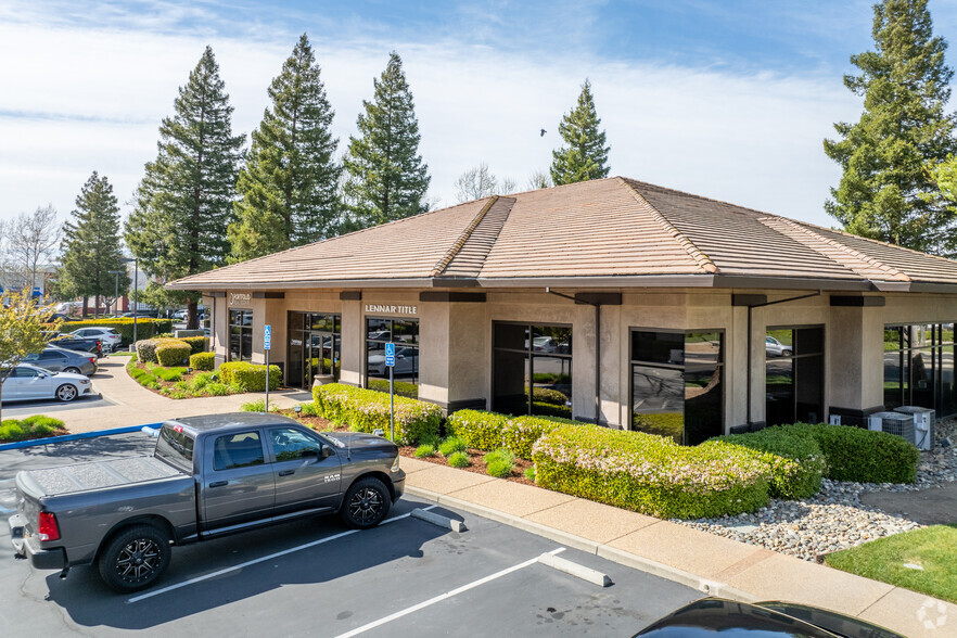 9240 Laguna Springs Dr, Elk Grove, CA for lease - Primary Photo - Image 1 of 6