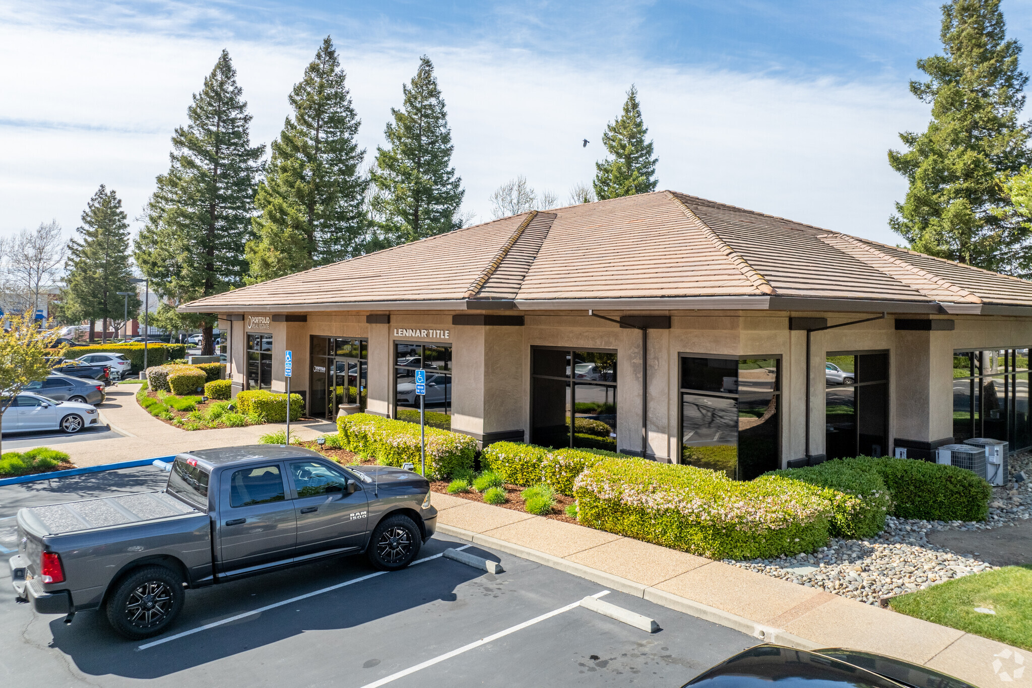 9240 Laguna Springs Dr, Elk Grove, CA for lease Primary Photo- Image 1 of 7