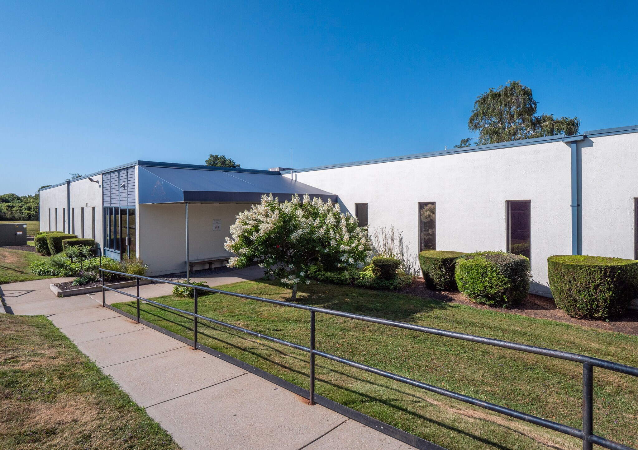 127 Johnny Cake Hill Rd, Middletown, RI for lease Building Photo- Image 1 of 18