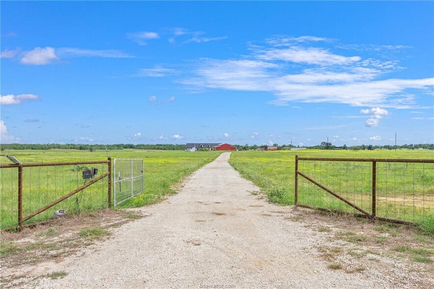 2970 County Road 270, Cameron, TX for sale - Primary Photo - Image 1 of 50