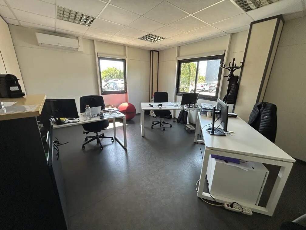 Office in Les Sorinières for lease Interior Photo- Image 1 of 6