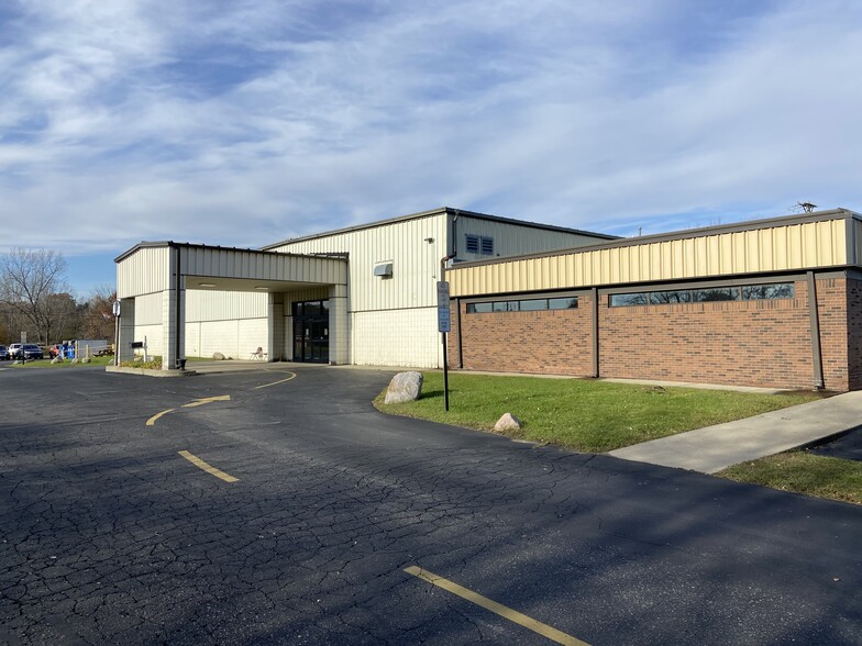 10445 Dixie Hwy, Springfield Township, MI for sale - Building Photo - Image 1 of 1