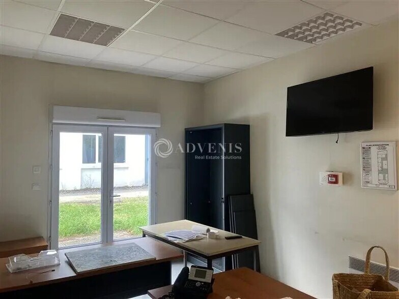 Office in Vierzon for lease - Interior Photo - Image 2 of 6