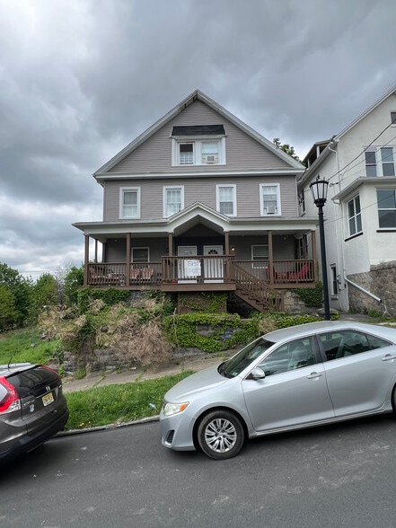 Scranton University Student Housing portfolio of 3 properties for sale on LoopNet.com - Building Photo - Image 2 of 8