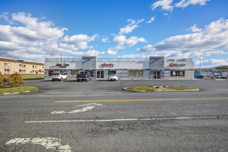 1550 E Market St, Harrisonburg, VA for lease - Building Photo - Image 2 of 24