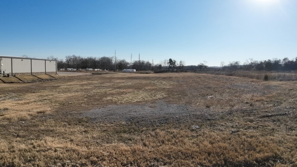 1222 S Hartmann Dr, Lebanon, TN for sale - Building Photo - Image 2 of 4