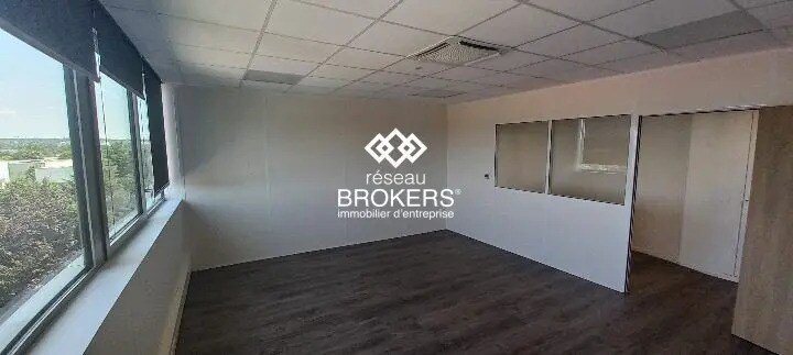 Location Bureaux 38 m² à 236 m² - Photo 1