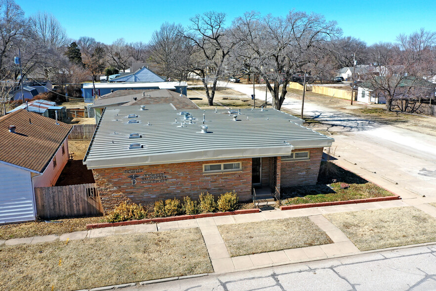 429 N Linden St, Belle Plaine, KS for sale - Building Photo - Image 1 of 6