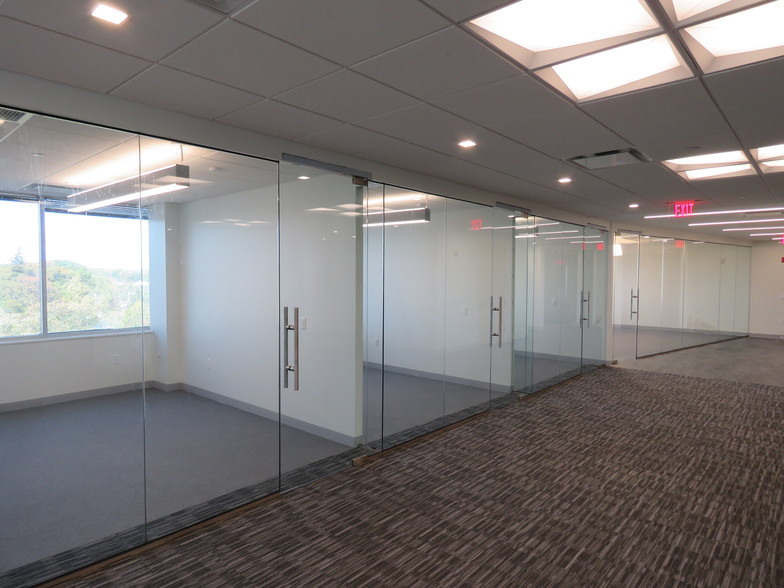 750 E Main St, Stamford, CT for lease - Interior Photo - Image 2 of 19