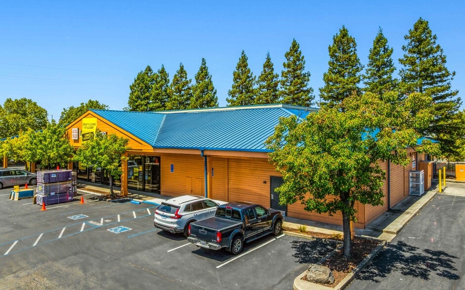 2716 Santa Rosa Ave, Santa Rosa, CA for lease - Building Photo - Image 2 of 5