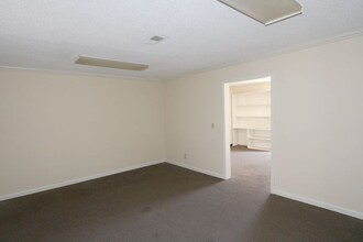 1810 E Poinsett St, Greer, SC for lease Interior Photo- Image 1 of 10