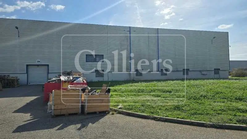 Industrial in Salon-de-Provence for lease - Building Photo - Image 2 of 11