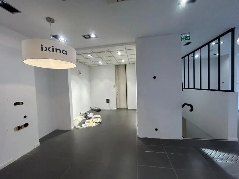 Retail in Paris for lease - Building Photo - Image 2 of 6