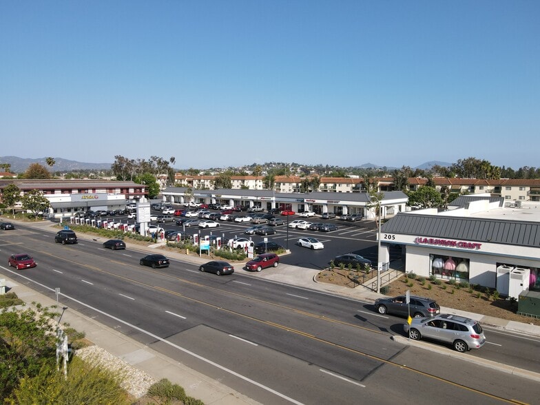 205 W Mission Ave, Escondido, CA for lease - Building Photo - Image 1 of 18