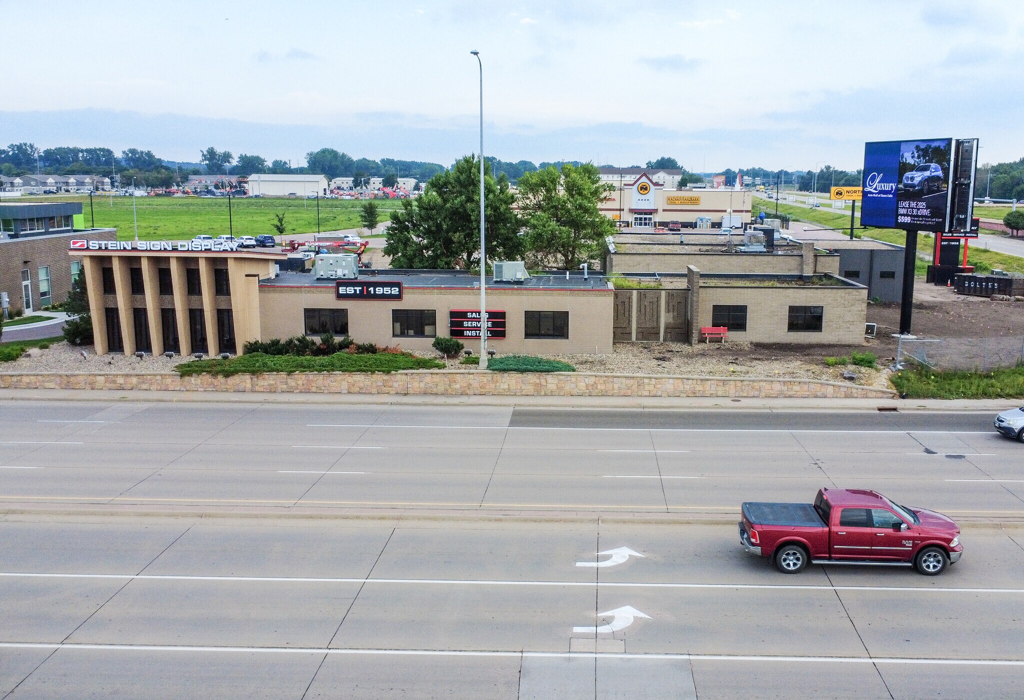 4430 W Crossroads Pl, Sioux Falls, SD for lease Primary Photo- Image 1 of 5