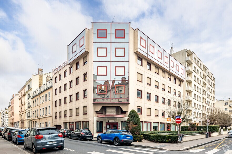 Office in Lyon for lease - Primary Photo - Image 1 of 4