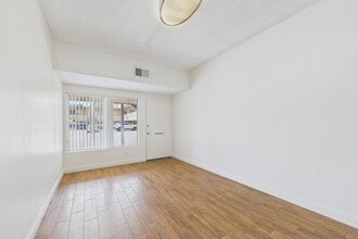 13615 Victory Blvd, Van Nuys, CA for lease Interior Photo- Image 2 of 2