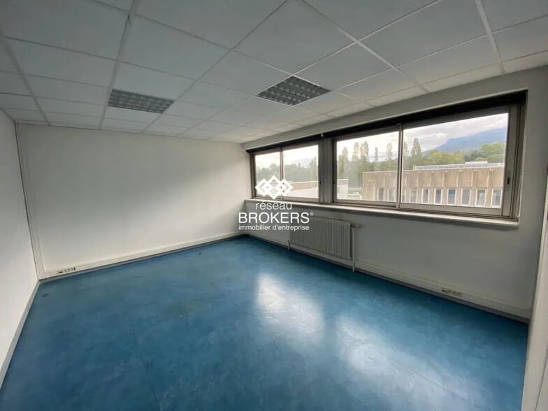 Flex in Saint-Martin-le-Vinoux for lease - Interior Photo - Image 3 of 18